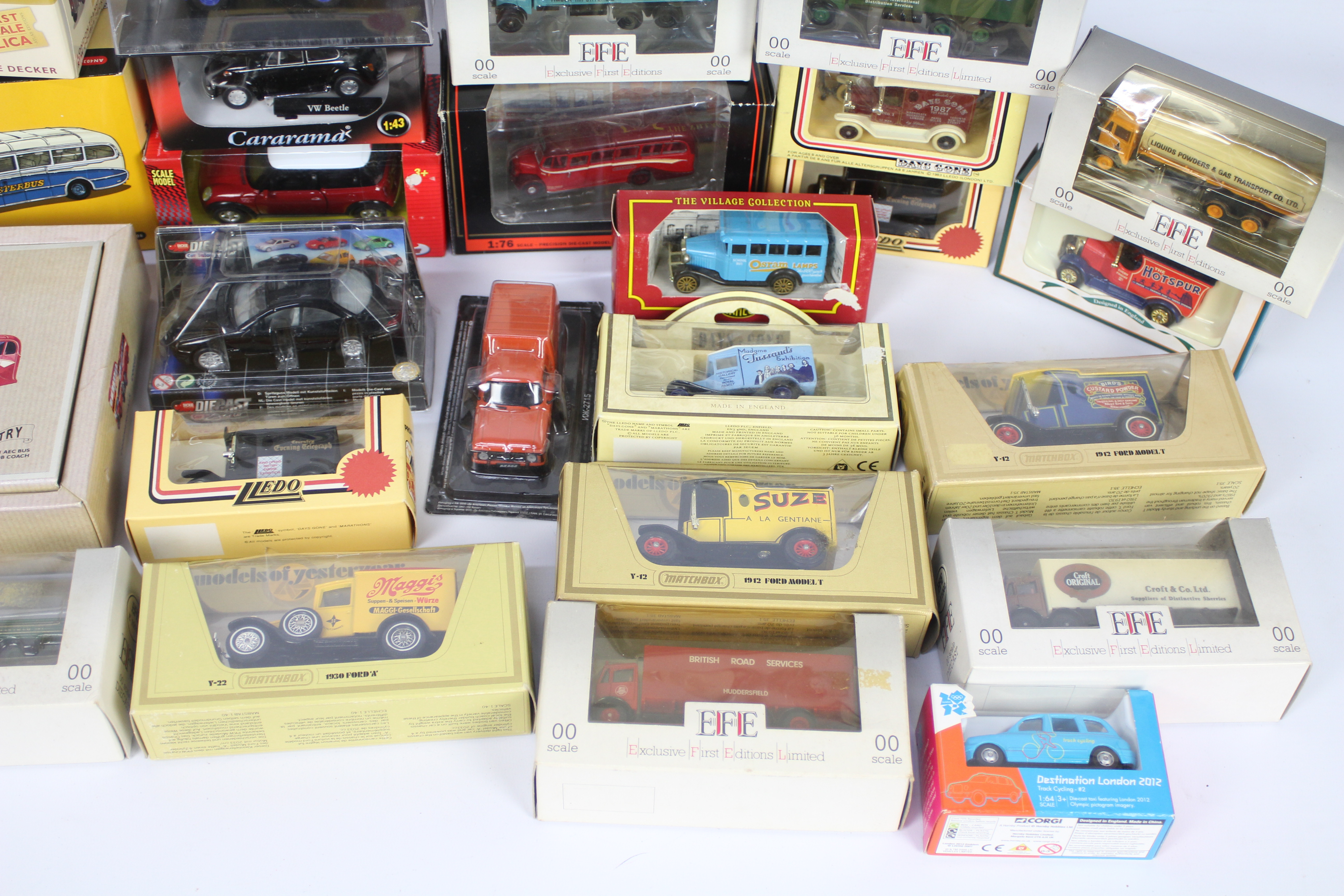 Diecast vehicles - 32 Vehicles to include a Corgi anniversary limited edition Ulsterbus, - Image 4 of 5