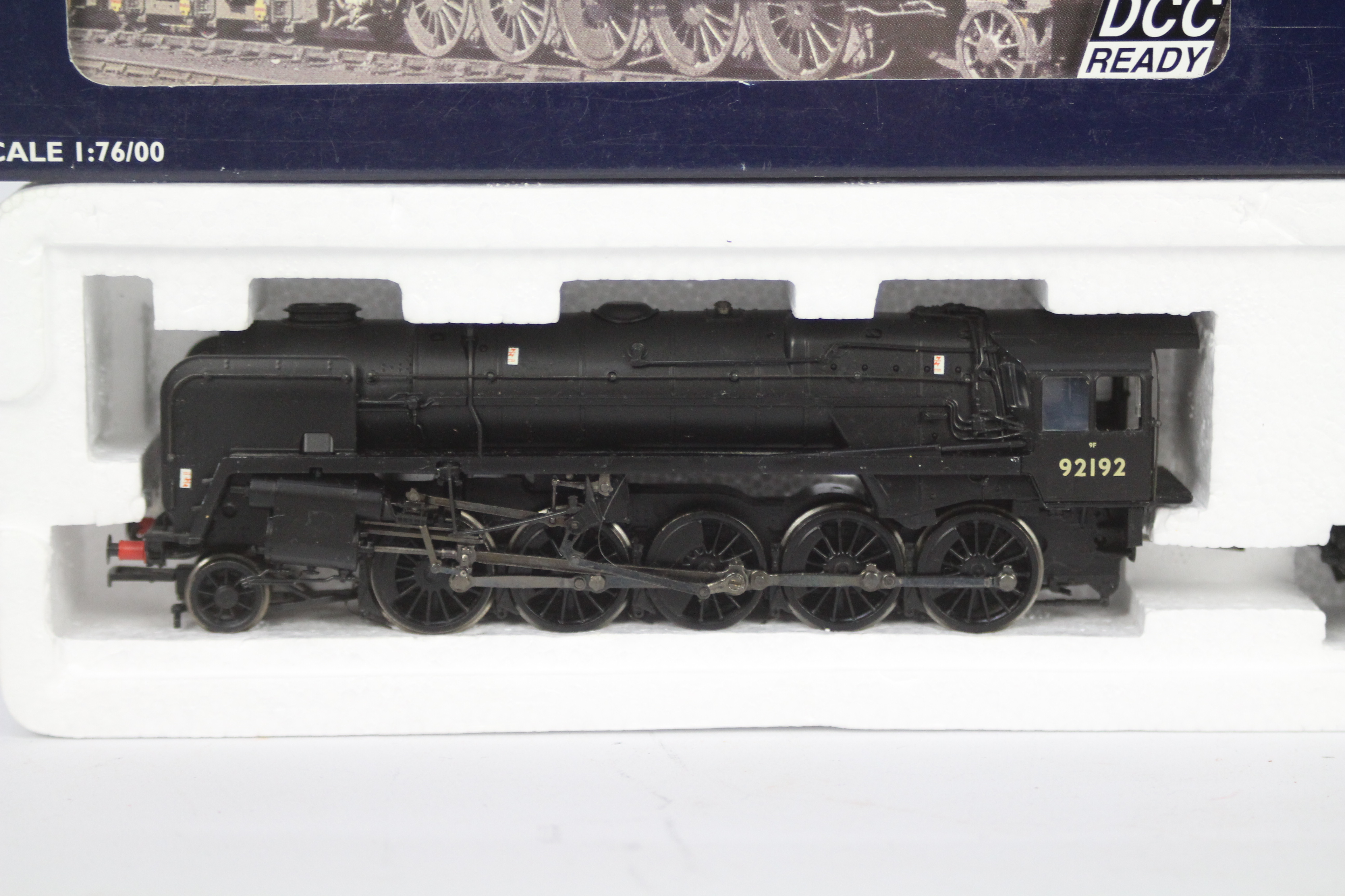 Bachmann Blue Riband - an OO gauge DCC Ready standard class 9F locomotive and tender 2-10-0 - Image 2 of 3