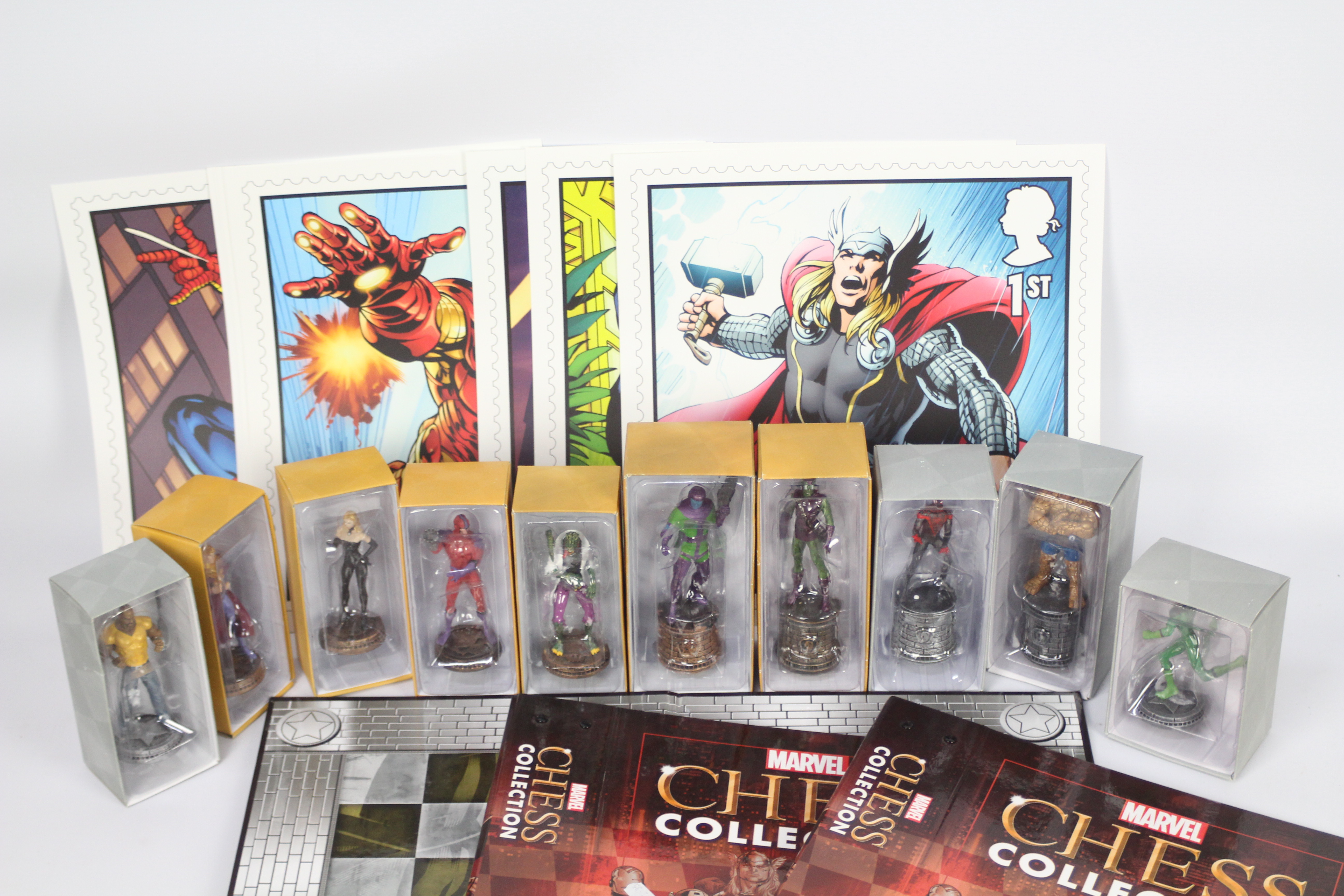 Marvel - A Marvel Chess Collection containing 10 x boxed Marvel character chess board pieces - Lot - Image 2 of 3