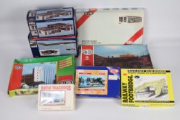 OO gauge model railway scenics comprising Bachmann post-war station and station canopy (2 boxes) #