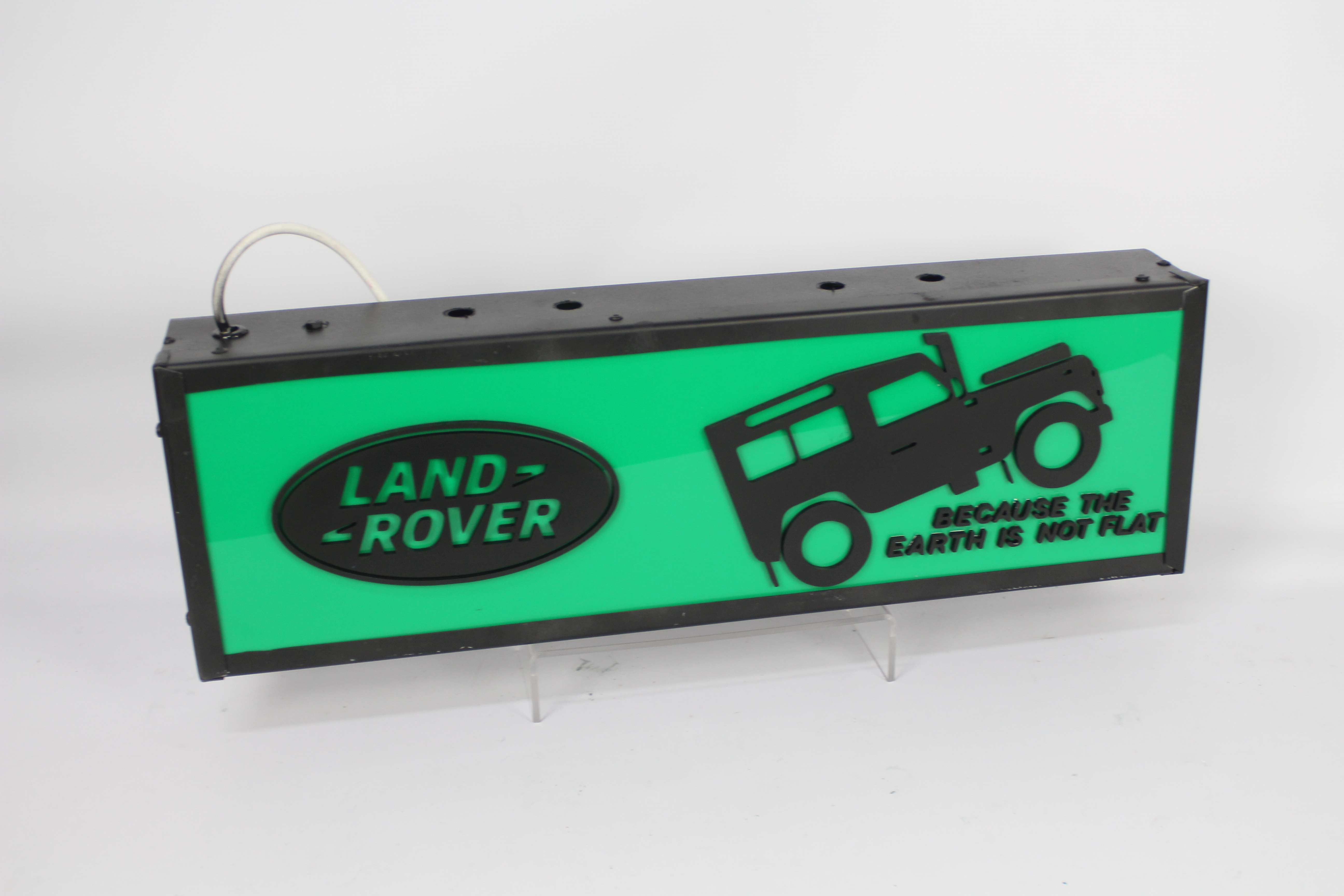 Unbranded - A vintage style illuminated Land Rover shop sign which measures 67 x 21 x 10 cm.