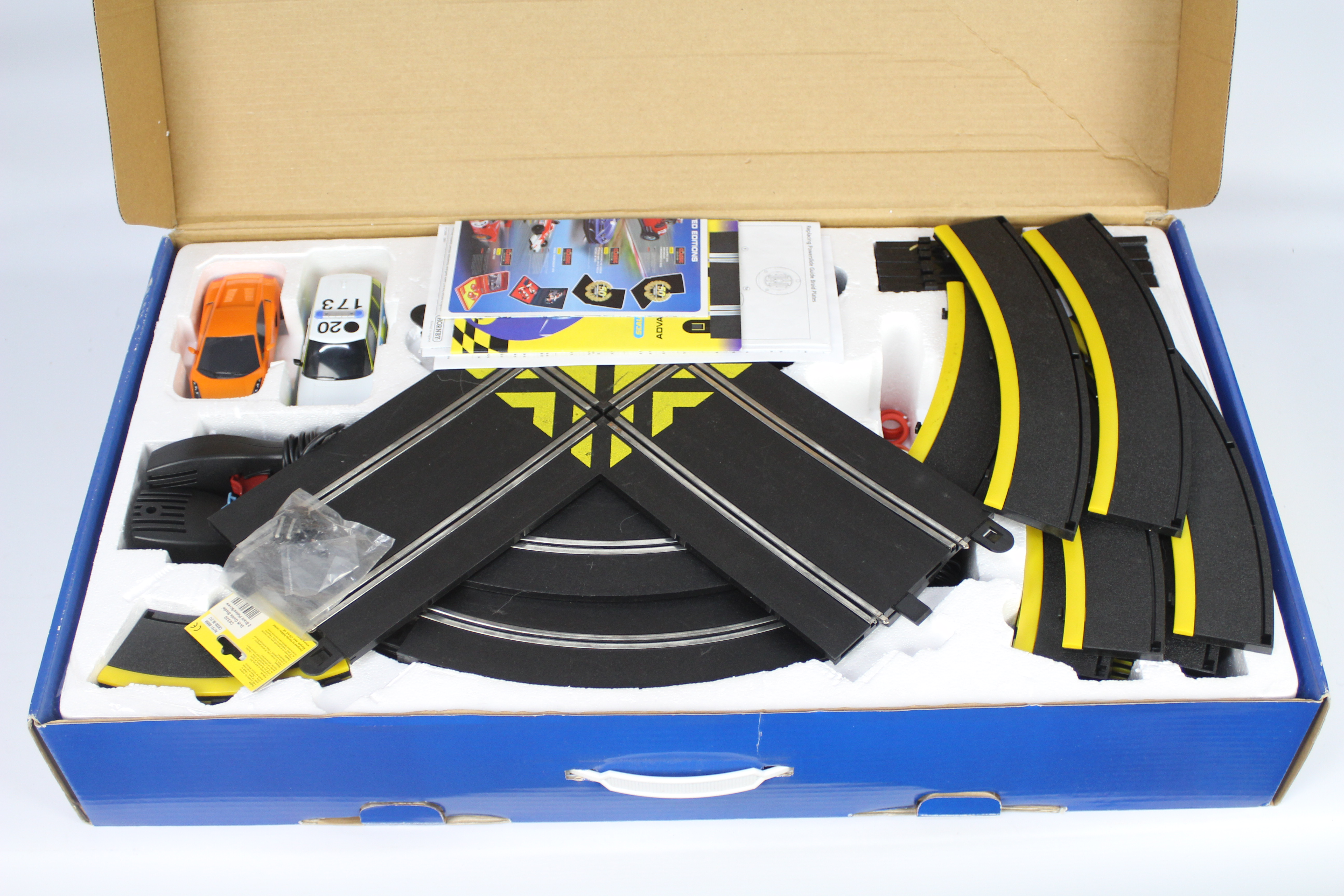 Scalextric - A boxed Street Pursuit set # C1199 with Lamborghini Gallardo and Range Rover Police - Image 2 of 4