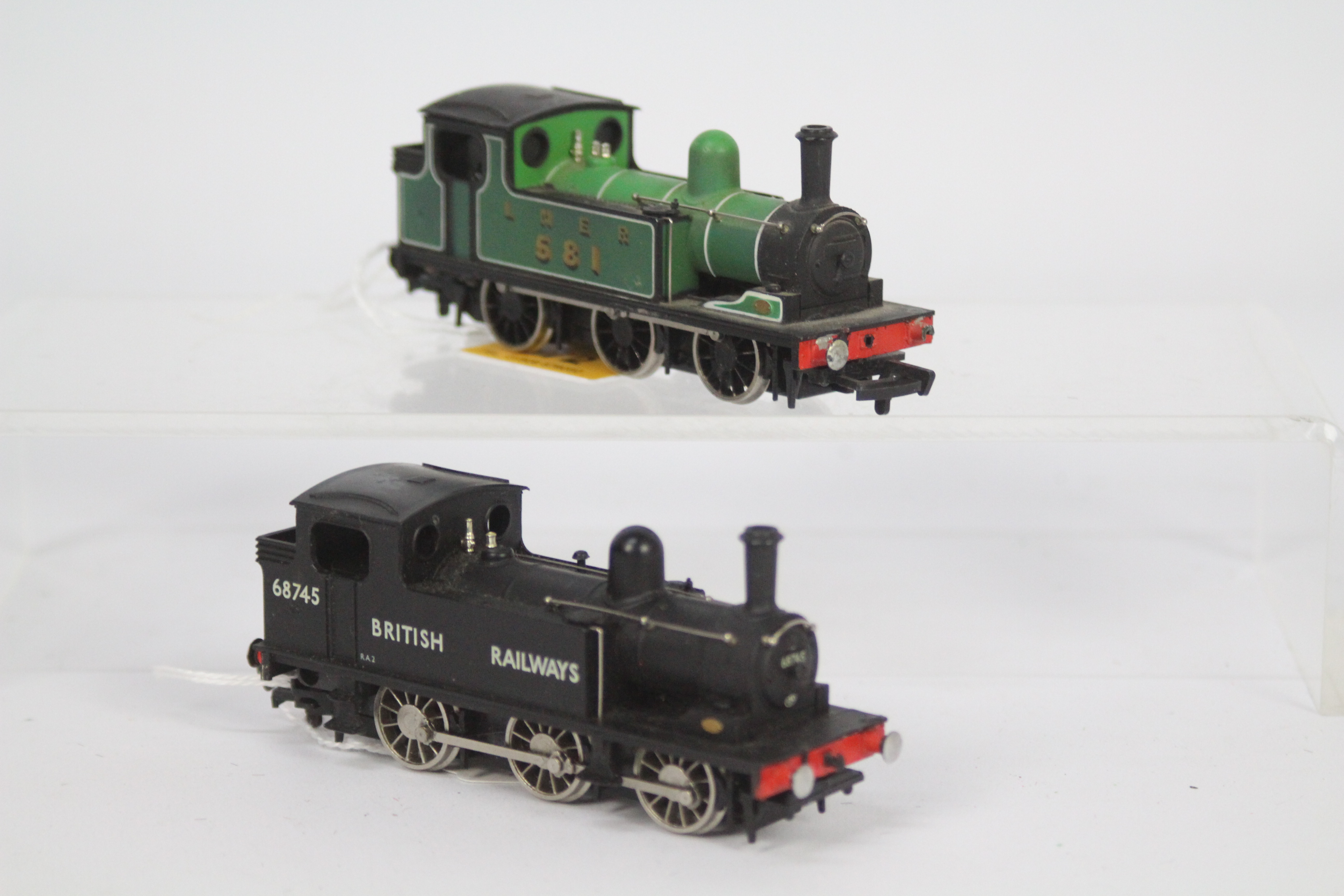 Bachmann and Mainline - two OO gauge J72 class 0-6-0T tank locomotives comprising Bachmann op no - Image 4 of 4