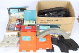 Triang - Minic Motorways - A large quantity of Minic Motorways track and accessories - Lot includes