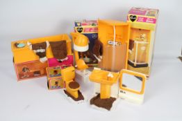 Pedigree - Sindy - A collection of Sindy bathroom items including boxed Shower, boxed Toilet,