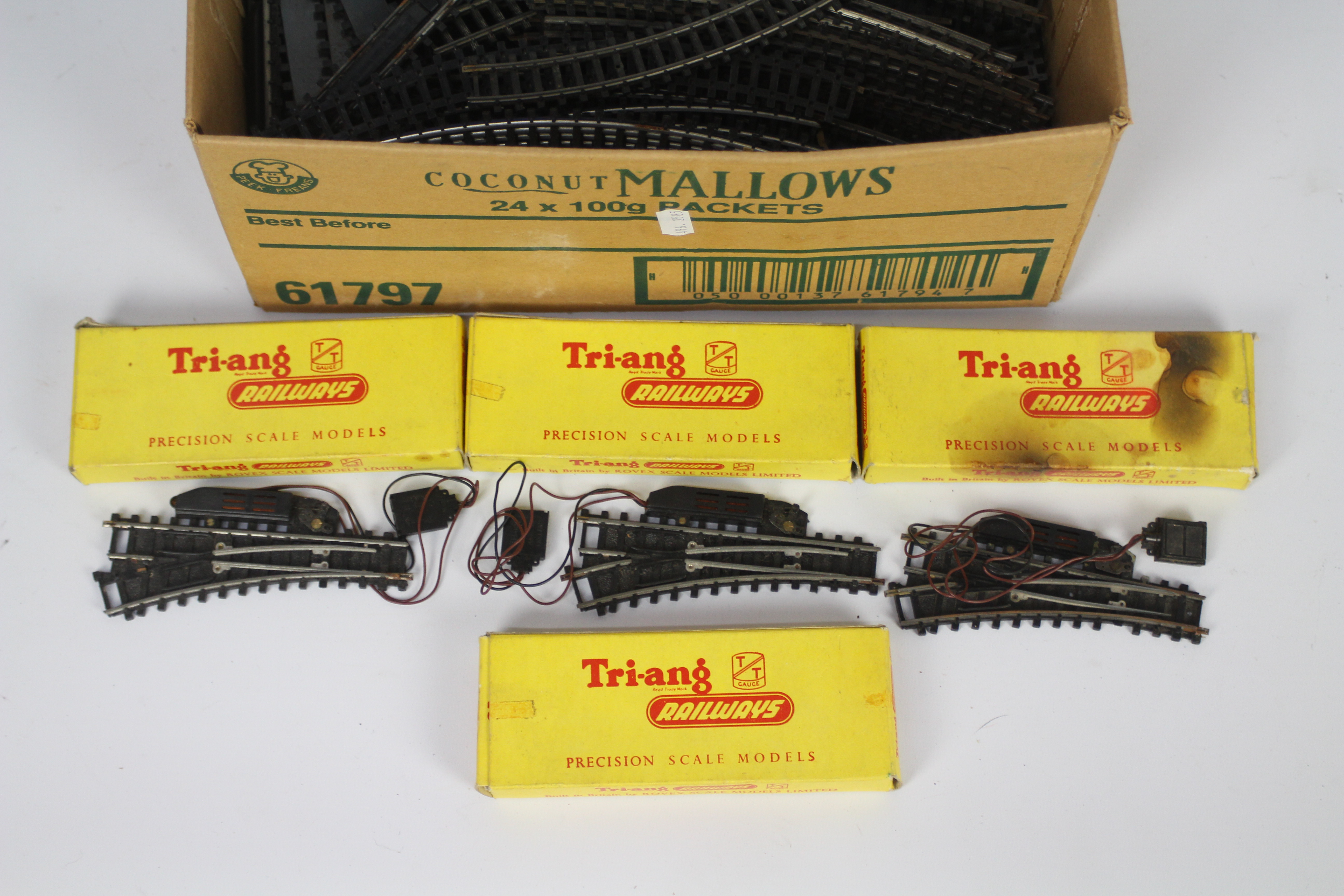 Triang - A quantity of boxed and unboxed TT gauge and OO gauge track - Lot includes a boxed T. - Image 2 of 2