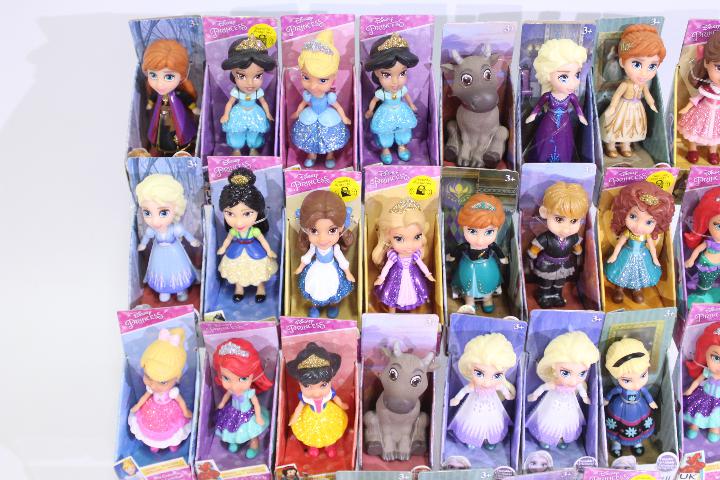 Jakks - 29 x boxed mini princess figures - Lot includes a 'Mini Elsa' Frozen 2 figure, - Image 2 of 4