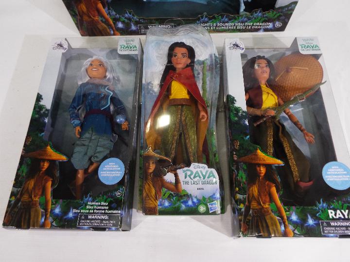 Disney - 4 x blister-packed Raya and the Last Dragon figures - Lot includes a #5726-T 'Sisu the - Image 2 of 3