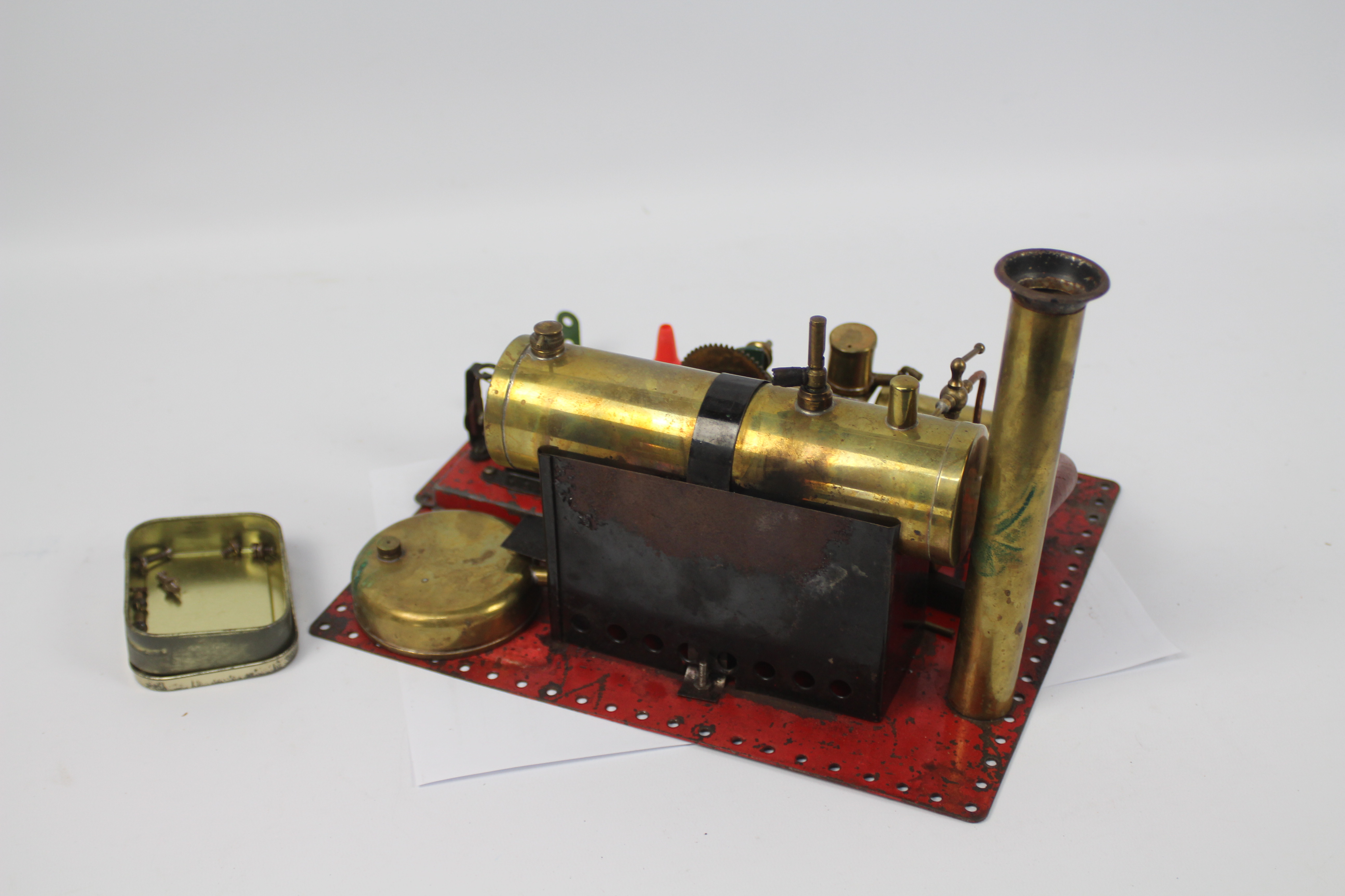 Bowman - A vintage Bowman twin cylinder stationary steam engine which also comes with a 2 volt - Image 5 of 5