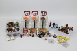 Lego, Pez - A mixed lot of unboxed pieces to various Harry Potter sets and figures,