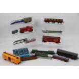 Del Prado, Bachmann, Lima, Trix, Other - 16 x N Gauge and OO Gauge plastic locomotives, carriages,