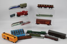 Del Prado, Bachmann, Lima, Trix, Other - 16 x N Gauge and OO Gauge plastic locomotives, carriages,