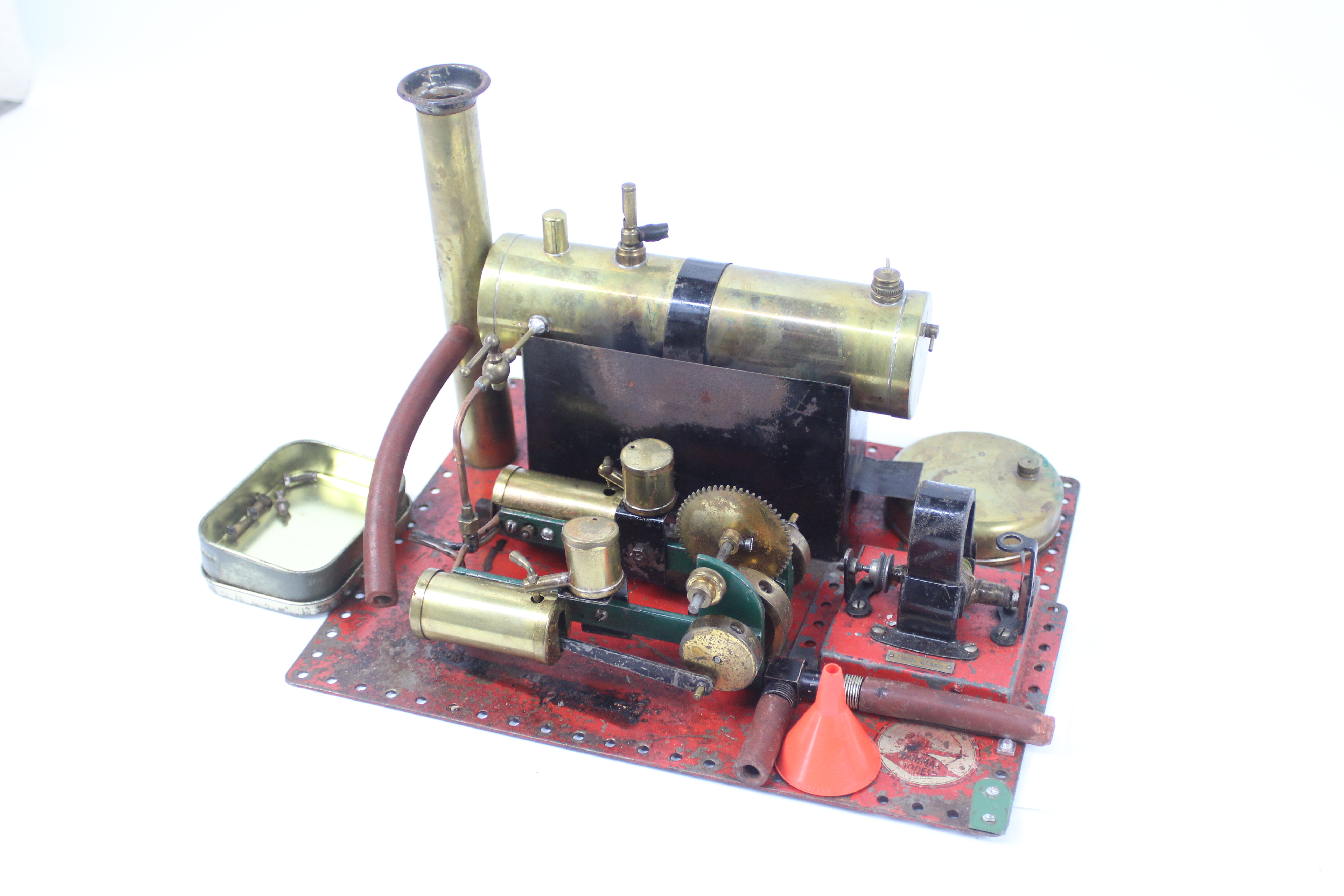 Bowman - A vintage Bowman twin cylinder stationary steam engine which also comes with a 2 volt - Image 3 of 5