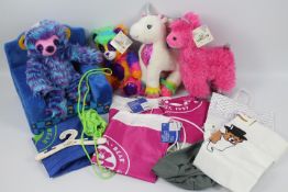 Build-a-Bear - 4 x Build-a-Bears and 6 x Build-a-Bear bags - Lot includes a Build-a-Bear sofa which