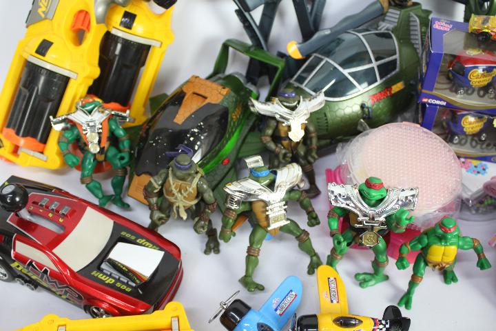 Nerf - Playmates - TMNT - Corgi - A collection of toys including a set of 2004 Teenage Mutant Ninja - Image 3 of 3