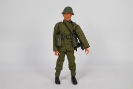 Pedigree, Tommy Gunn - An unboxed Pedigree 'Tommy Gunn' Soldier with Battle Pack.