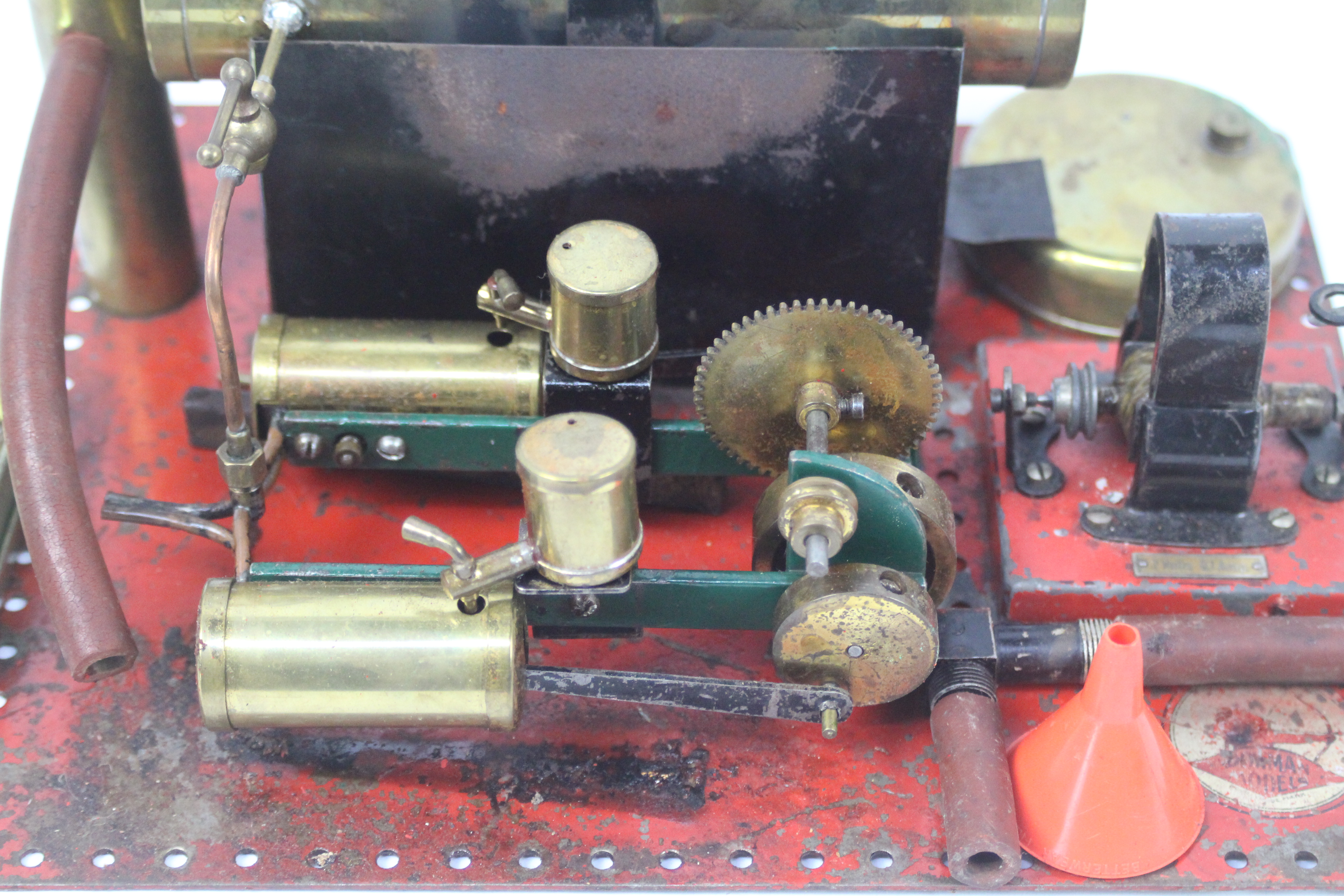 Bowman - A vintage Bowman twin cylinder stationary steam engine which also comes with a 2 volt - Image 4 of 5