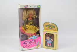 Hasbro - Sindy - Cabbage Patch Kids - A boxed Smash Hits Sindy from 1989 # C-411 and a boxed