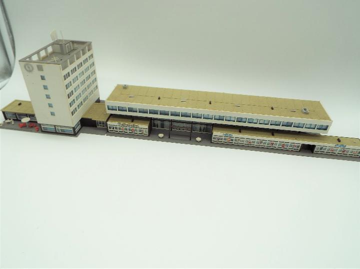 N Gauge Scenics - a mixed lot of scenics and much more, - Image 2 of 2