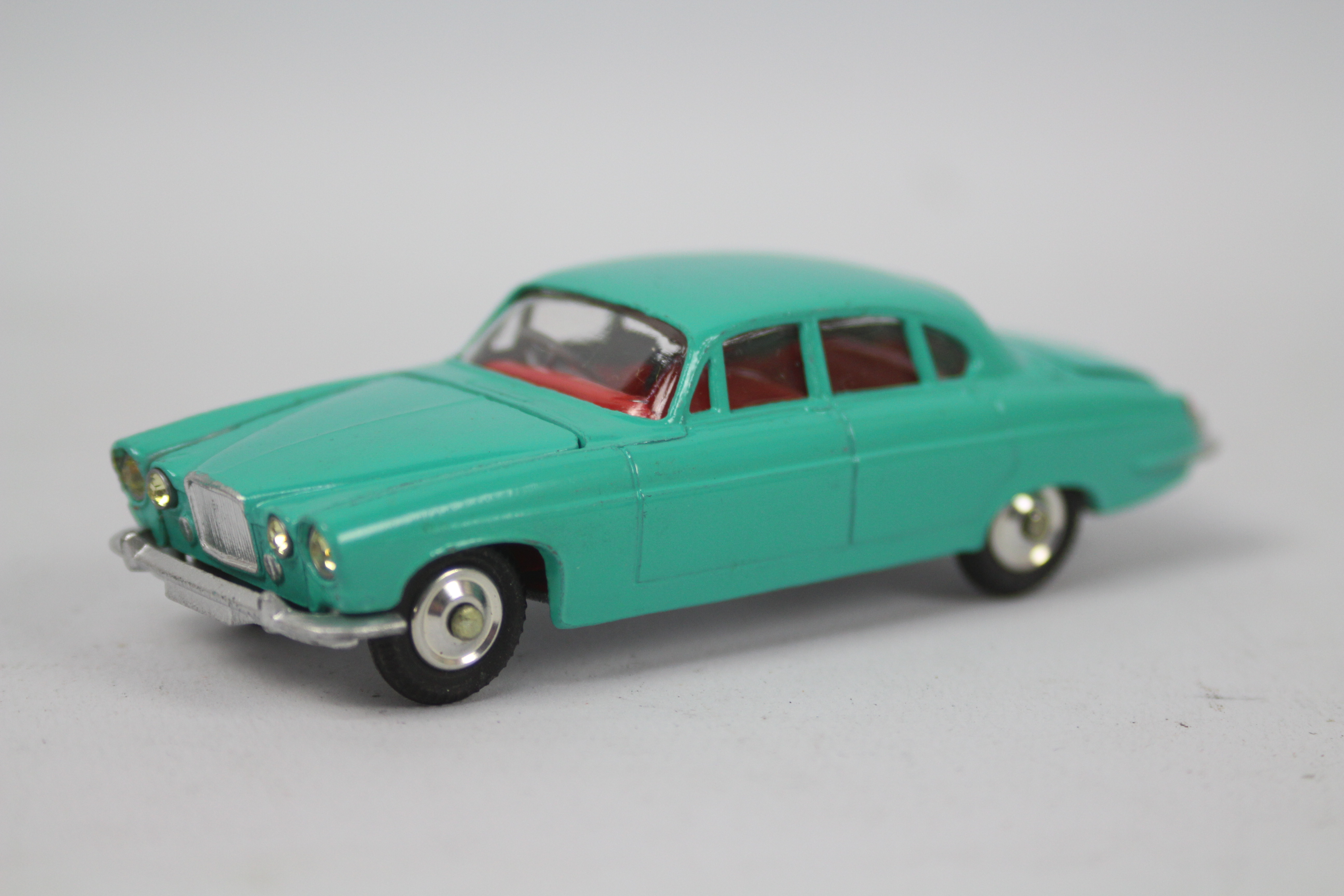 Corgi - Jaguar MkX, sea green body with red interior and spun hubs, luggage in trunk, - Image 2 of 6