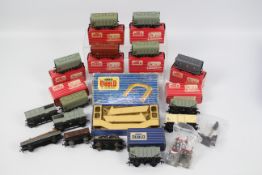 Hornby - Dublo - A collection of rolling stock and accessories including 9 x boxed Bulk Grain