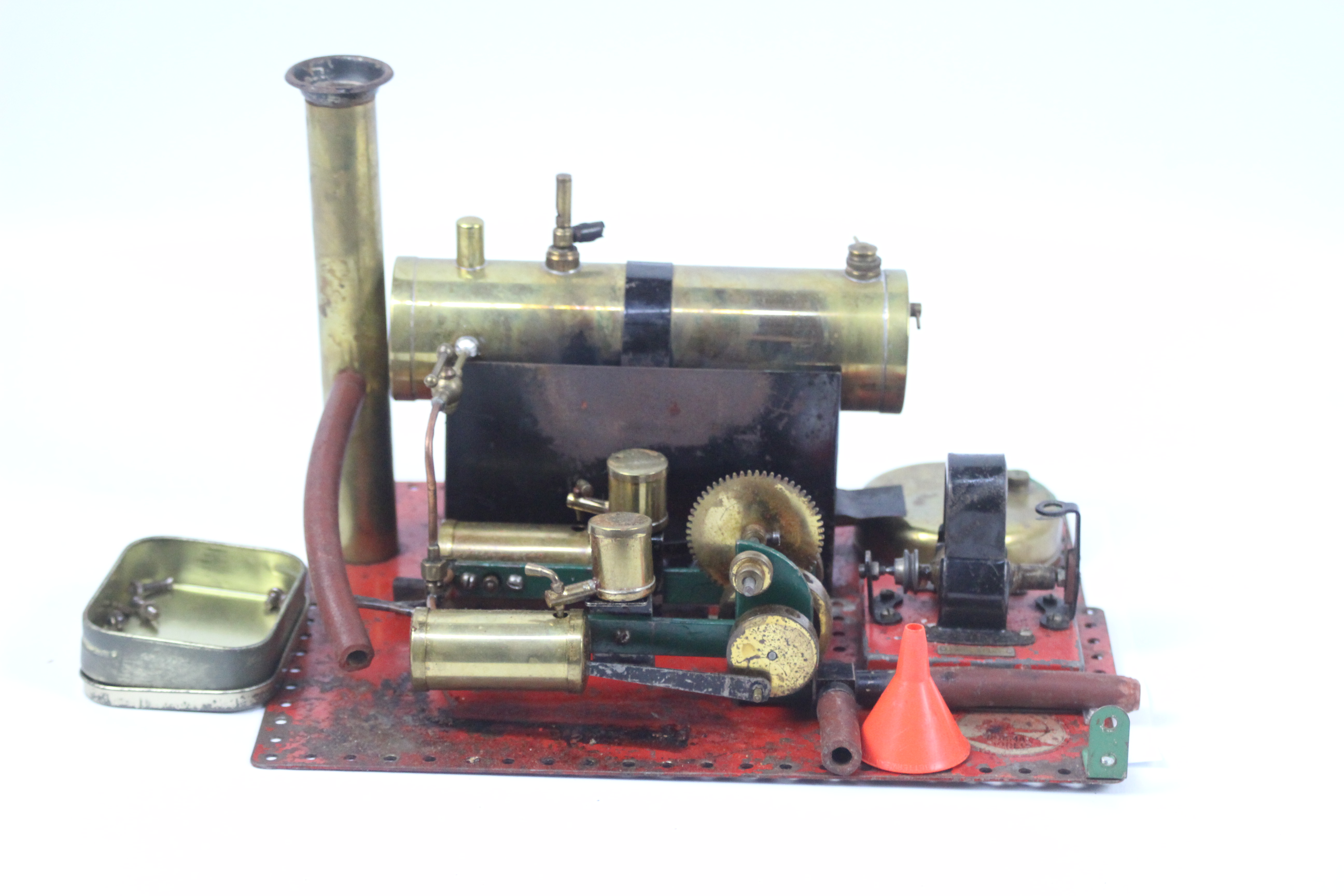 Bowman - A vintage Bowman twin cylinder stationary steam engine which also comes with a 2 volt - Image 2 of 5