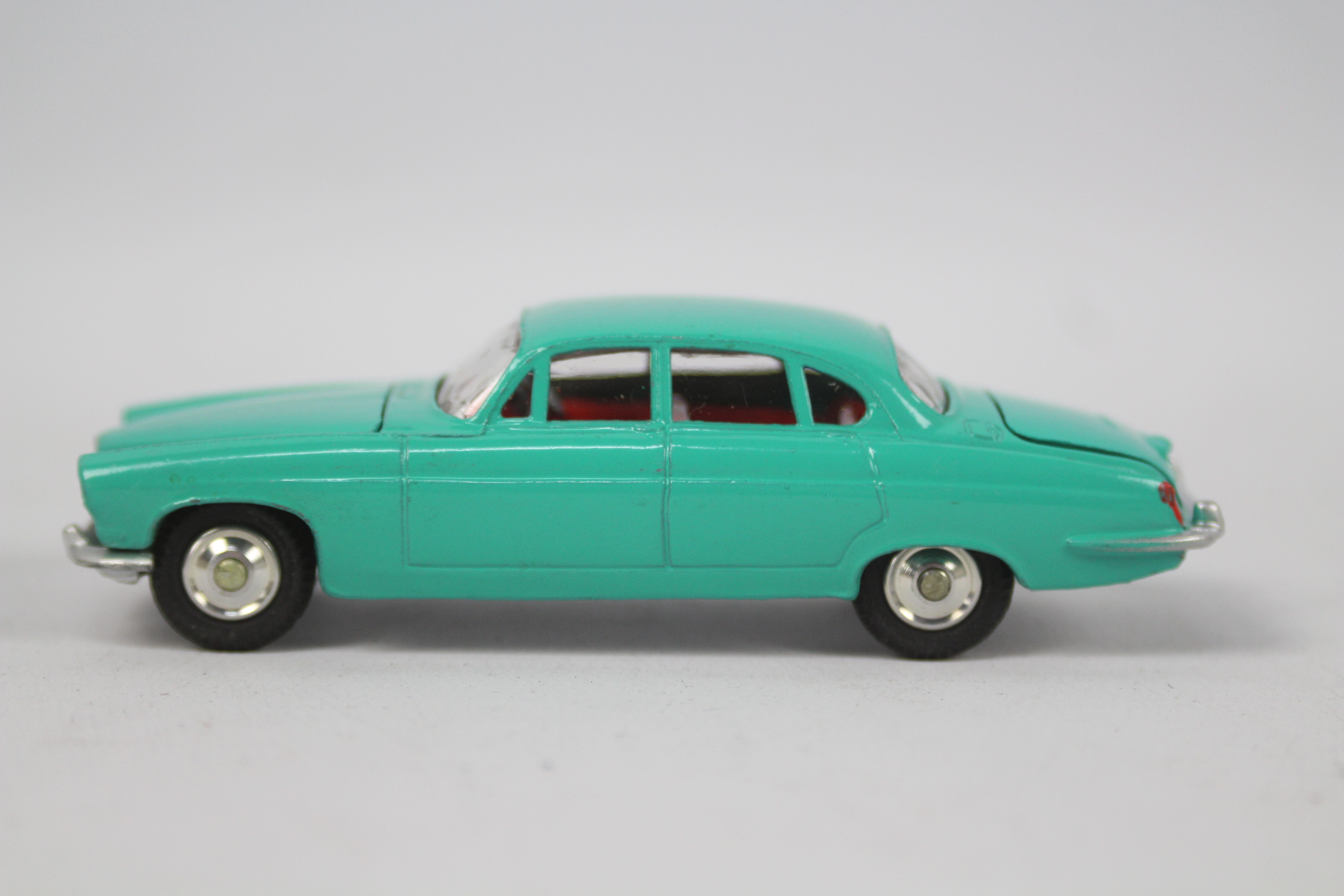 Corgi - Jaguar MkX, sea green body with red interior and spun hubs, luggage in trunk, - Image 5 of 6