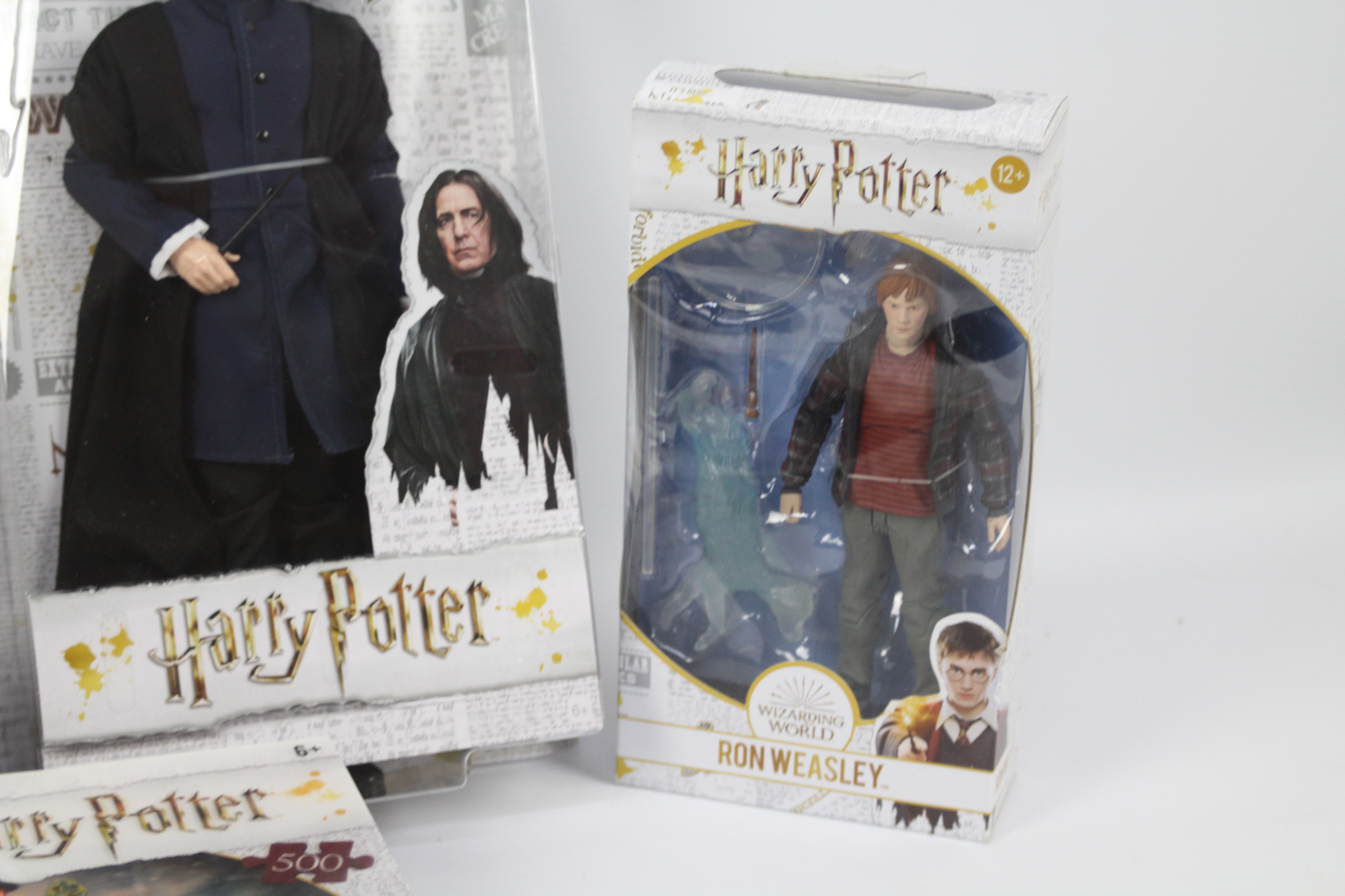 Wizarding World - A collection of 4 x boxed Harry Potter figures and a boxed Harry Potter Puzzle - - Image 4 of 5