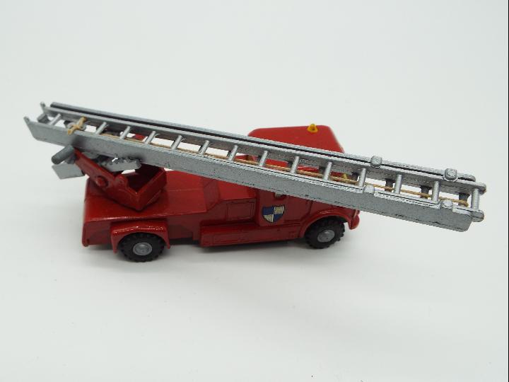 Budgie Toys - a die-cast Merryweather Turn Table Ladder Fire Escape # 254, - Image 2 of 2