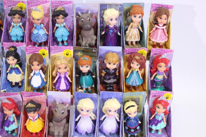 Jakks - 29 x boxed mini princess figures - Lot includes a 'Mini Elsa' Frozen 2 figure, - Image 4 of 4
