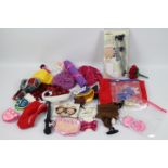 Build-a-Bear - A collection 22 x Build-a-Bear accessories and clothing - Lot includes a boxed