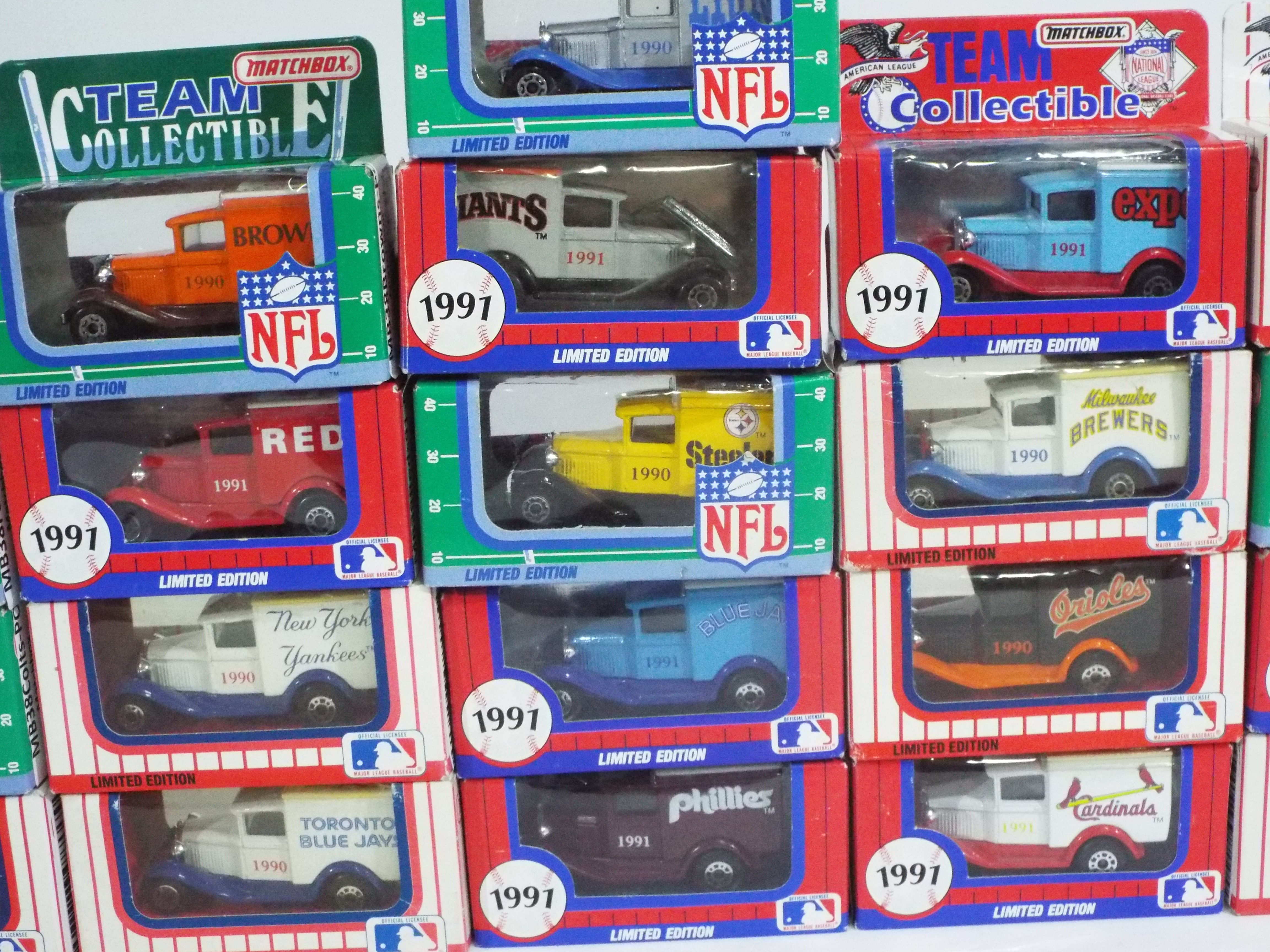 Matchbox - 21 x limited edition boxed Team Collectible 'Major League Baseball' and 'NFL' Matchbox - Image 2 of 2