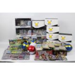 Pokémon - Yu Gi Oh! - Trading cards - An excess of 100 trading cards and many display cases