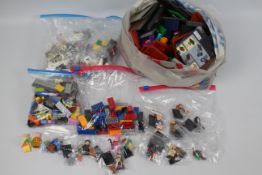 Lego - A mixed lot of various unboxed Lego pieces and characters - Lot includes a Bug's Bunny Lego