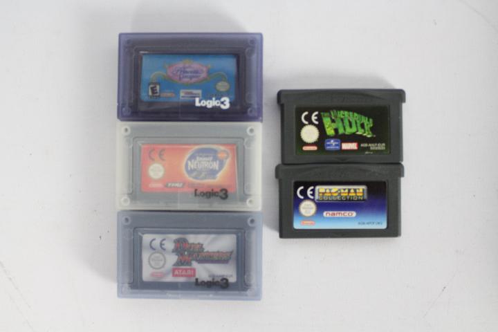 Nintendo - Game Boy - 3 x Game Boy consoles with four cases, - Image 3 of 4