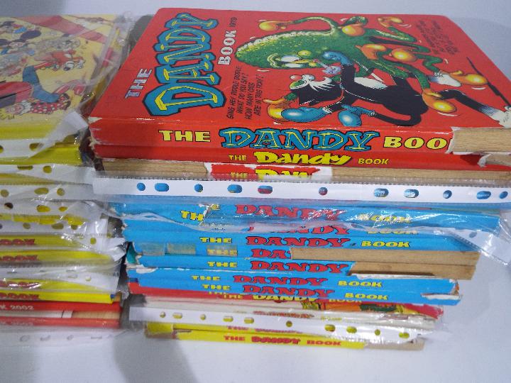 The Dandy Book - An excess of 30 The Dandy annuals to include: 1985, 1997 and 2002 and more. - Image 4 of 4