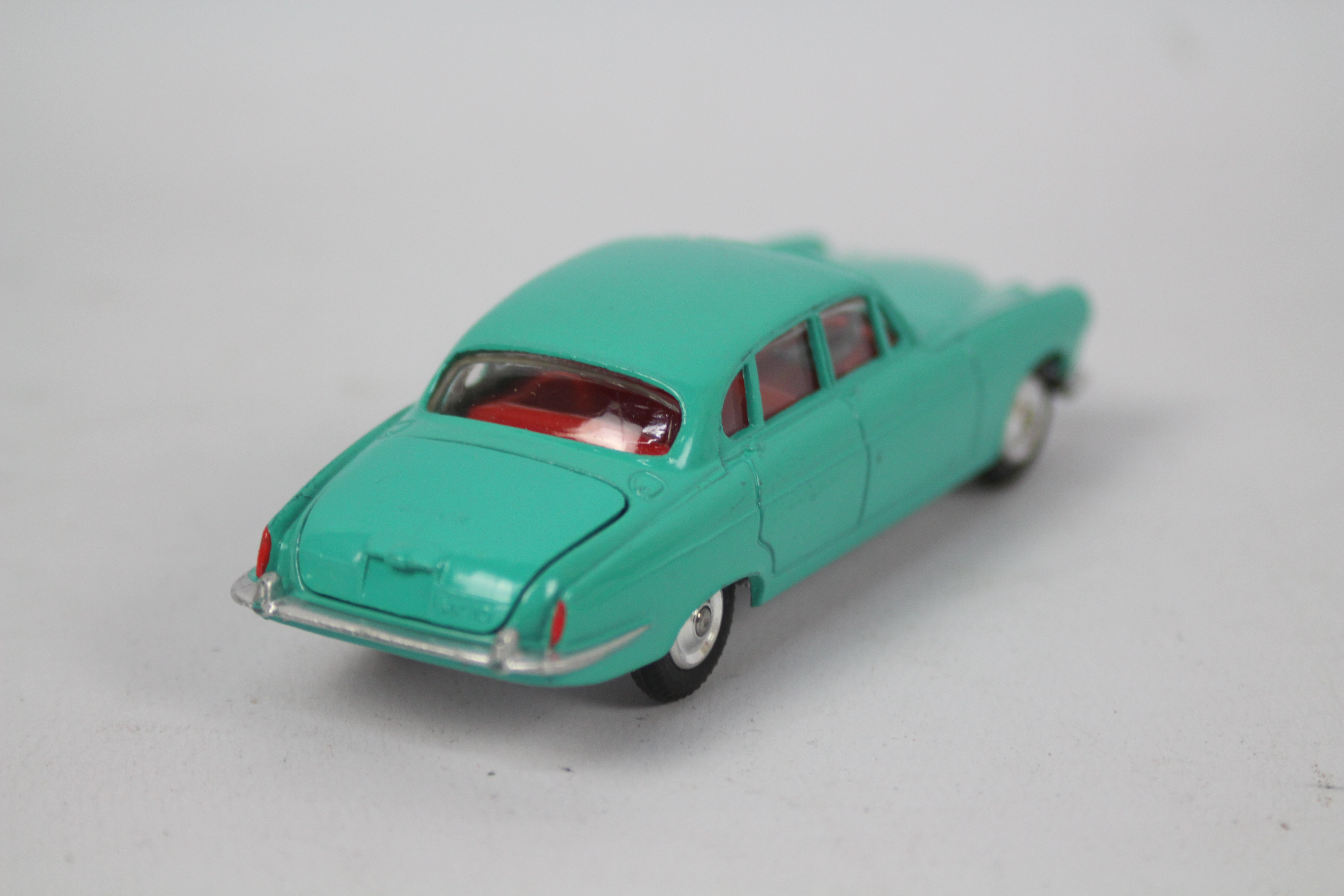 Corgi - Jaguar MkX, sea green body with red interior and spun hubs, luggage in trunk, - Image 4 of 6