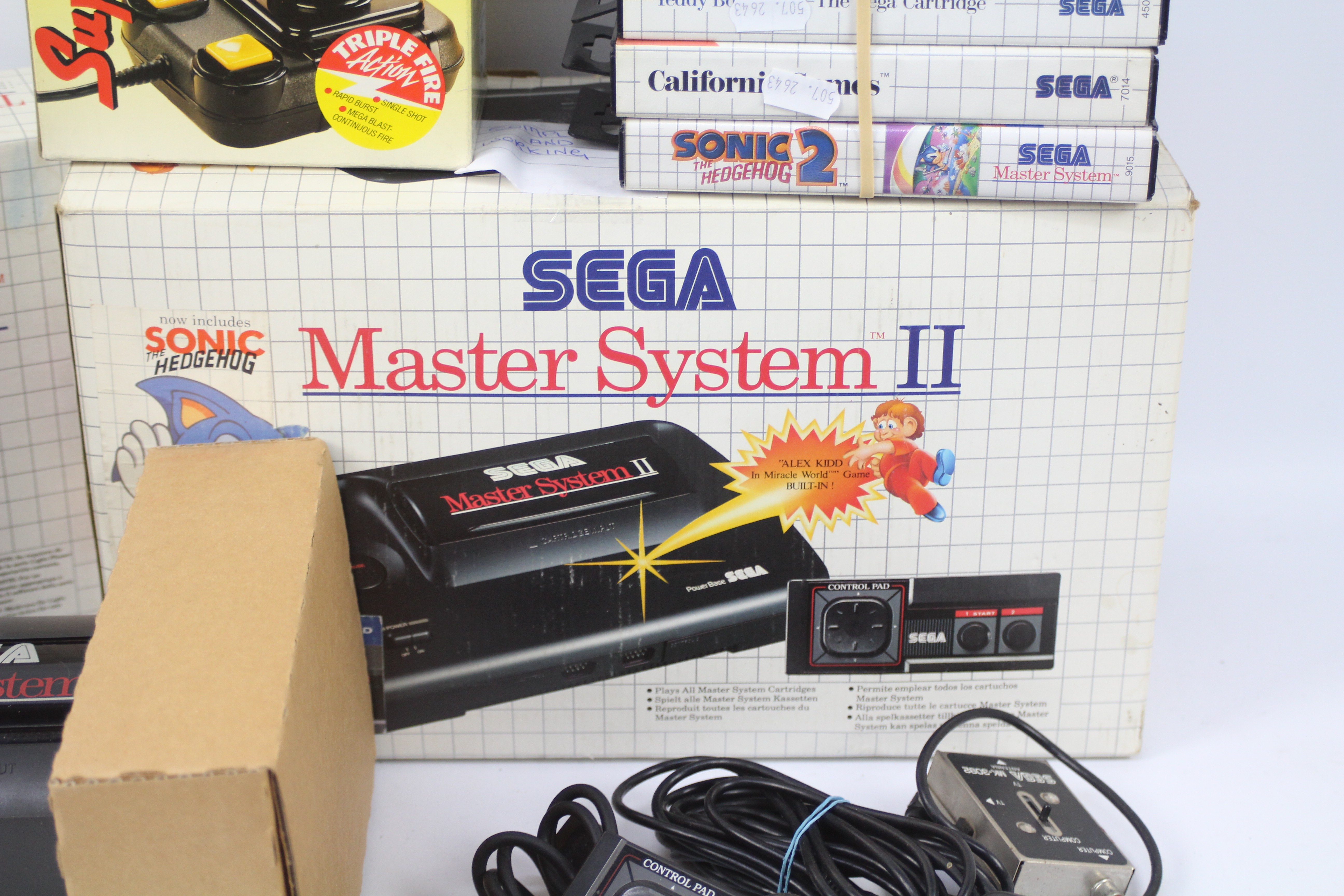 Sega Master System ii - Sega Master System ii in box with additional controller , - Image 4 of 6