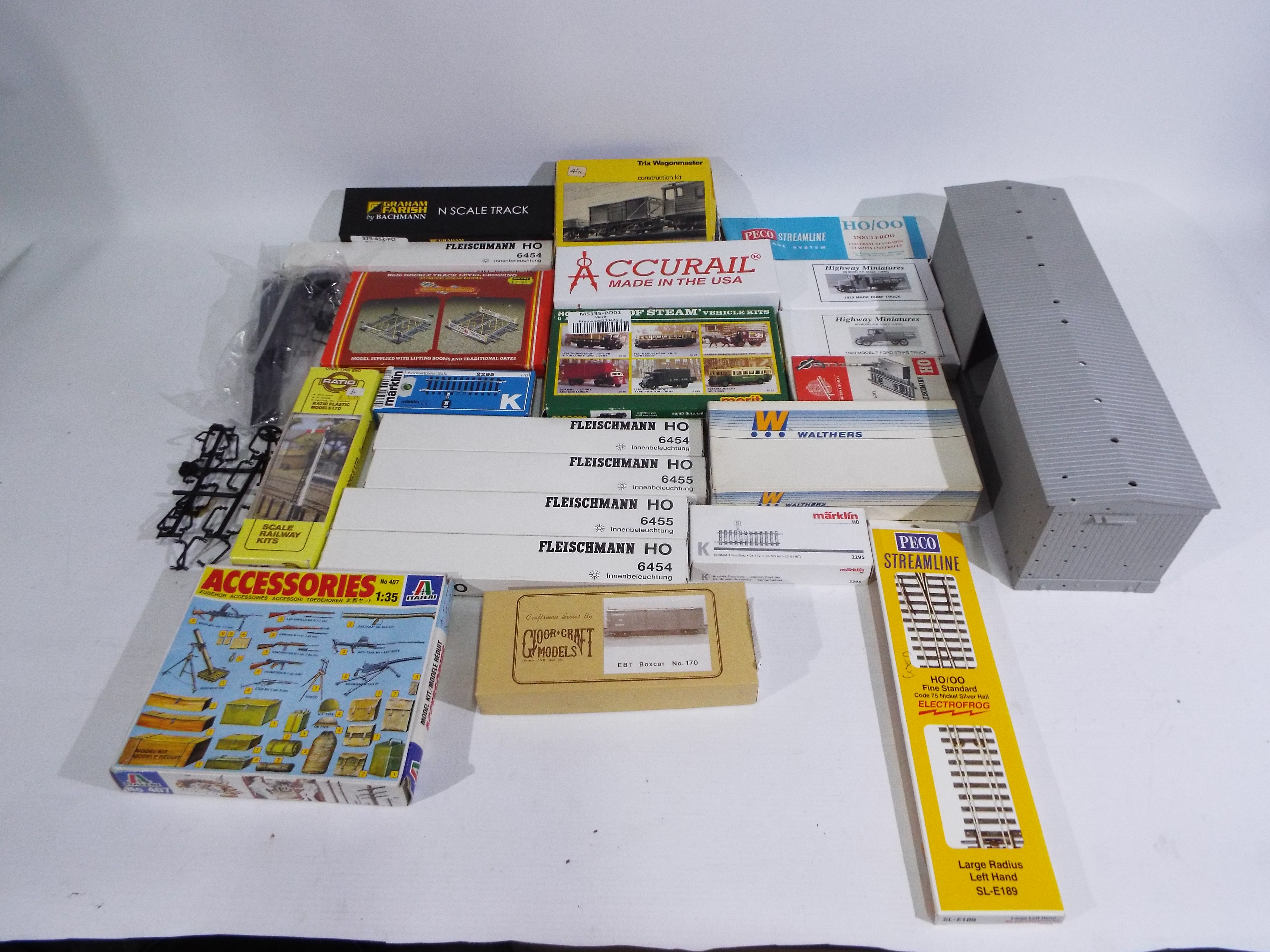 Hornby, Graham Farish, Peco, Fleischmann, Merit, Accurail, Italeri,