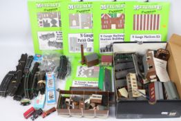 Peco - Metcalfe - A large collection of N gauge items including track,