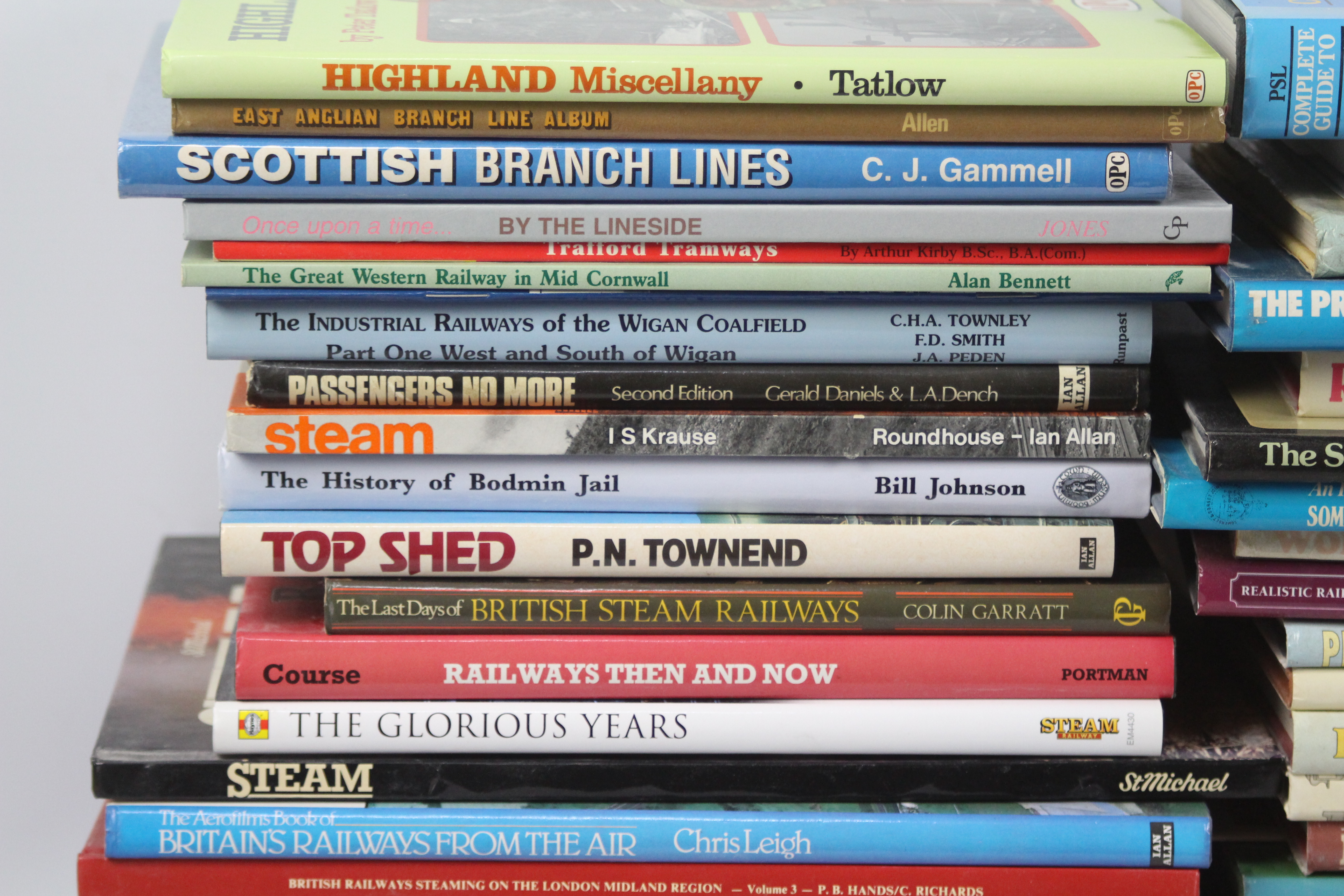 Railway Books - A group of over 40 model railway and predominately railway interest books. - Image 3 of 5