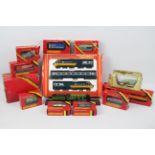 Hornby Railways - High Speed Train Pack - R370 H.S.T. Power Car, R371 H.S.T Dummy Power Car, R426 B.