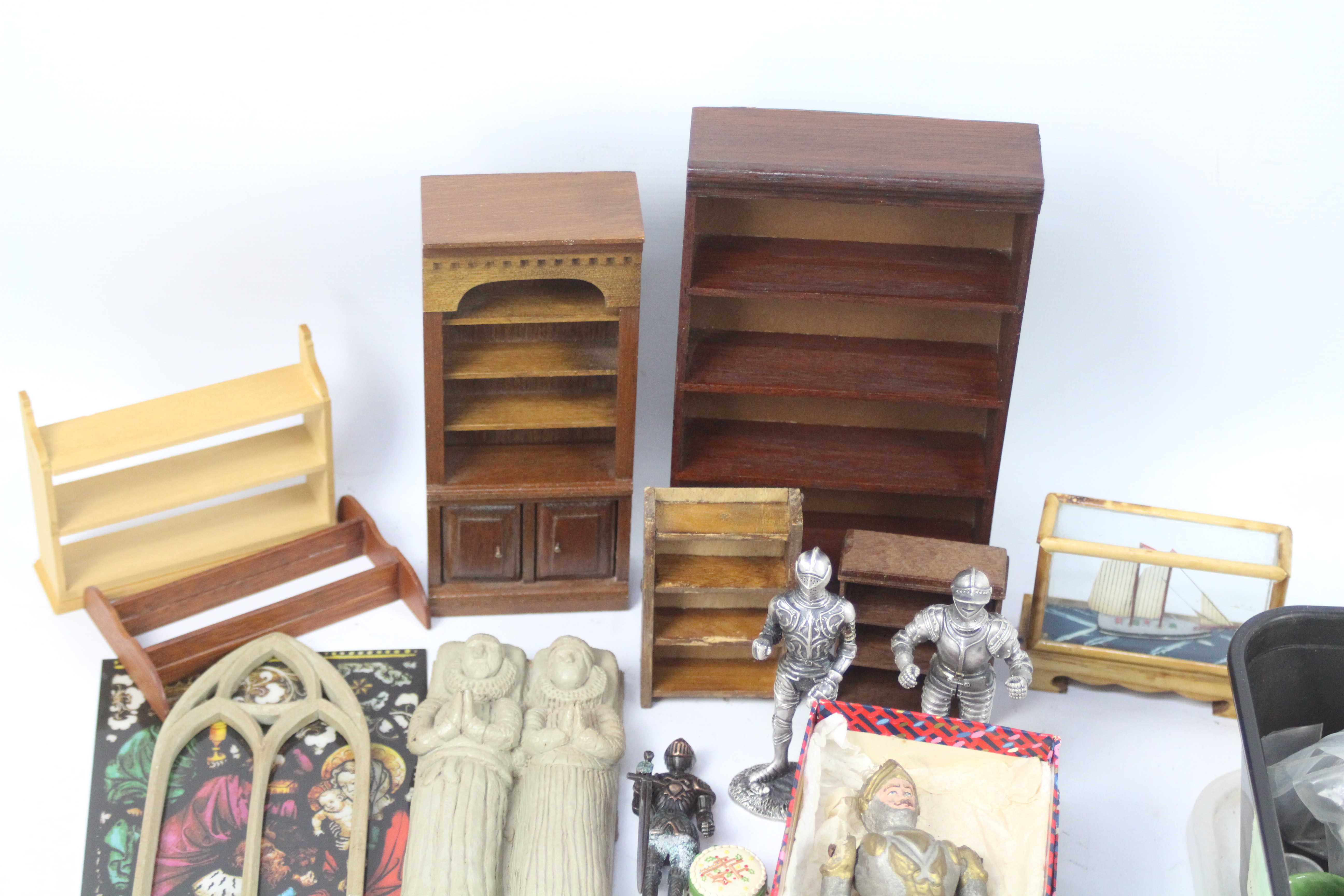 Torbay - Dijon - In excess of 20 miniature dolls house furniture to include: Pottery, knights, - Image 3 of 7