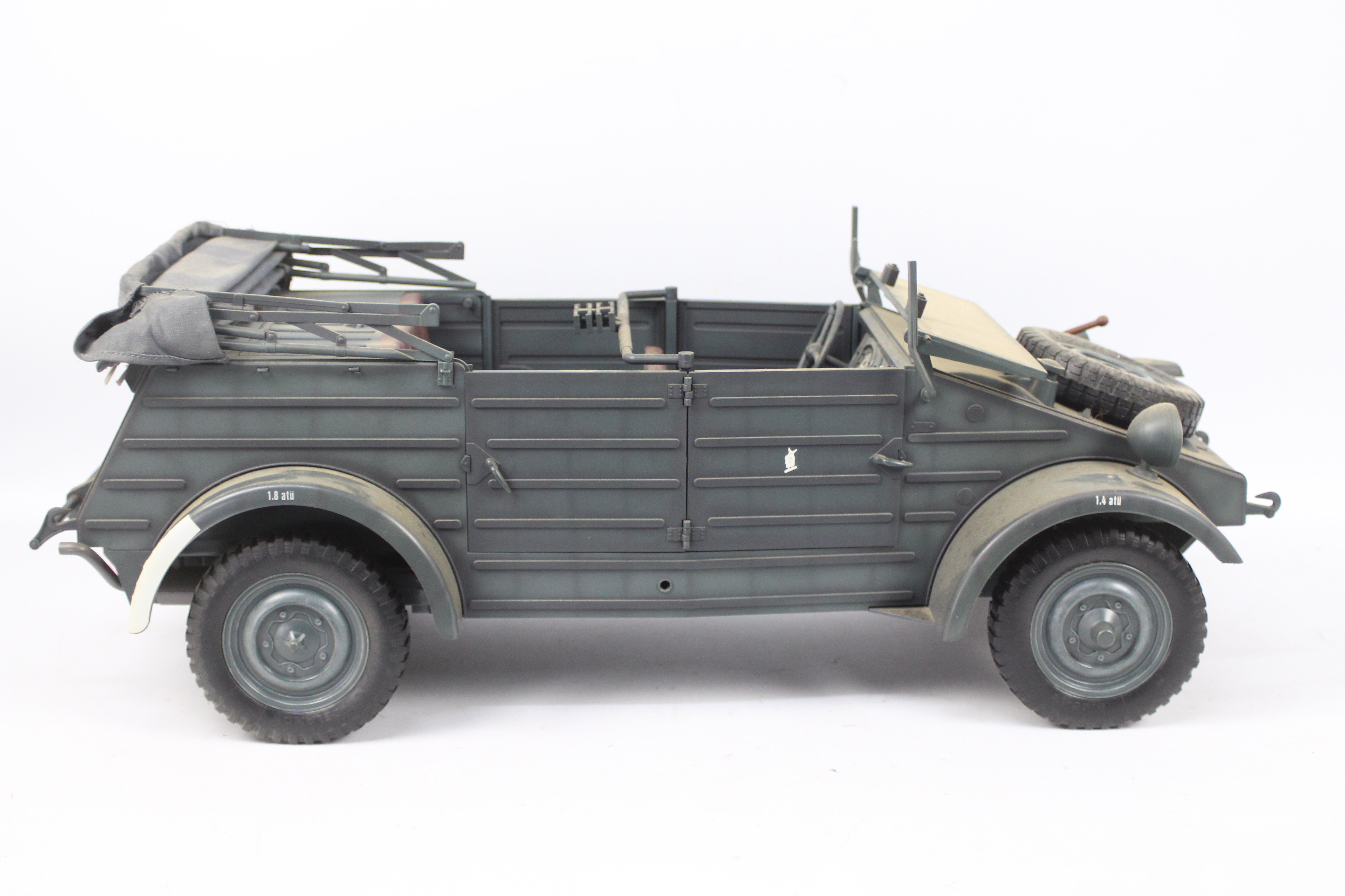 Dragon - A boxed Dragon #710150 WWII German Forces 1:6 scale Kubelwagen Type 82. - Image 7 of 10