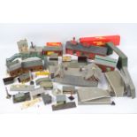 Hornby - Tri-ang - A collection of OO gauge items including Station building, platform, foot bridge,