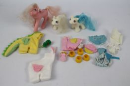 My Little Pony - 3 ponies and 4 outfits: "Blanc" tiny pony "Dangles" newborn pony,