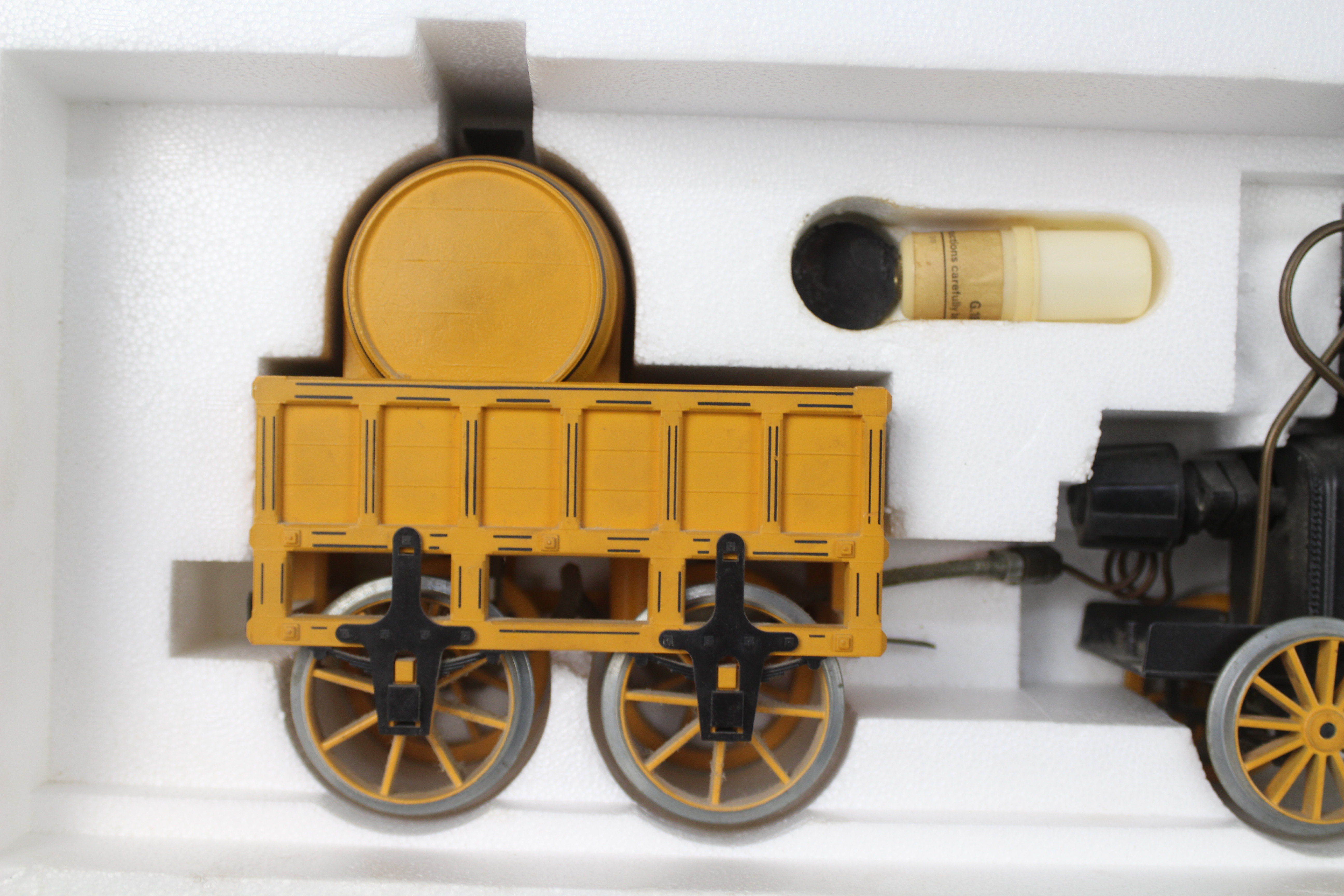 Hornby - A boxed Real Steam Stephensons Rocket # G100-9140 The model shows signs of use and is - Image 4 of 4