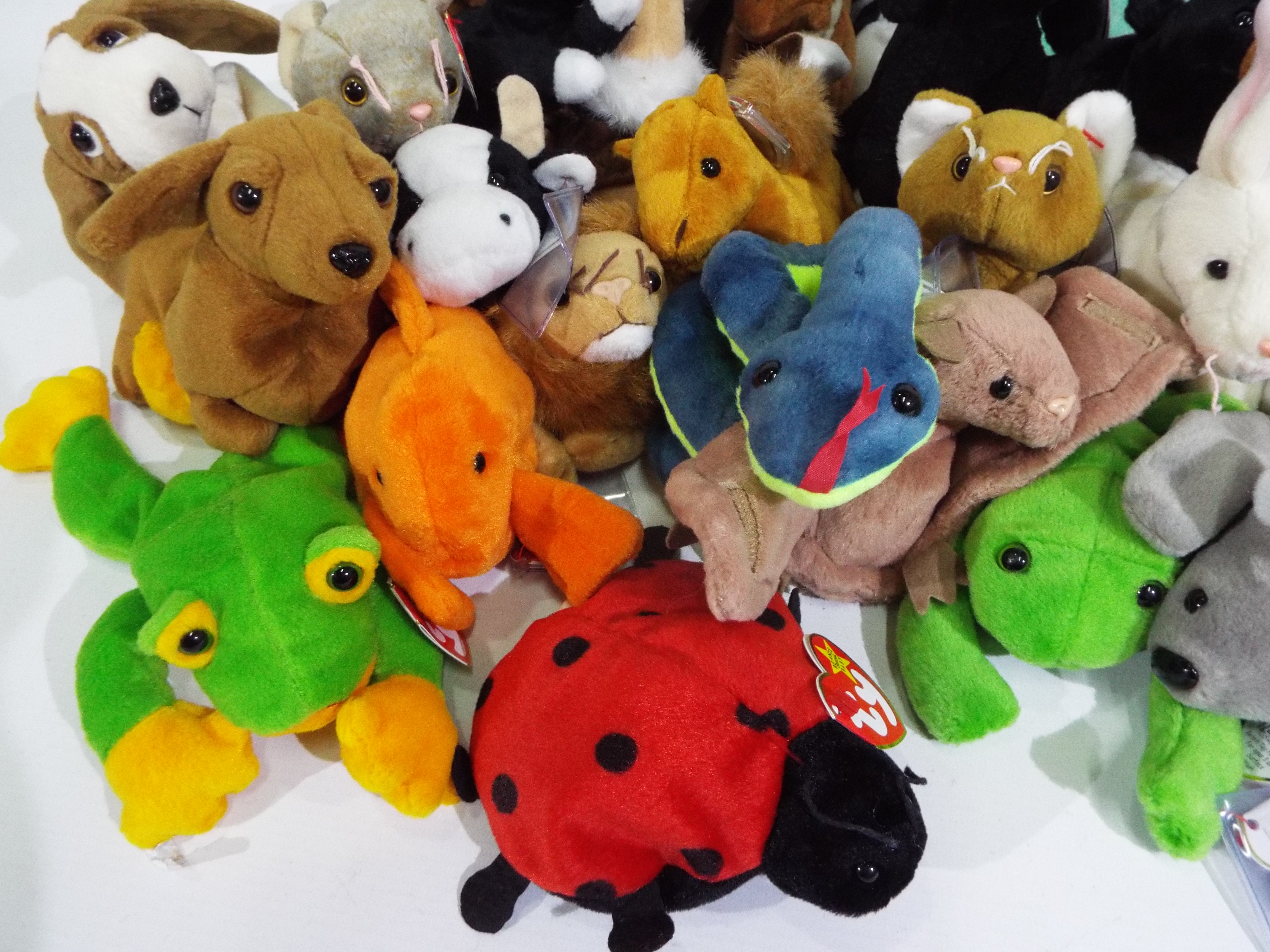 TY Beanie Babies. A selection of 30 Beanie Babies to include: Hissy & Peace and similar. - Image 3 of 5