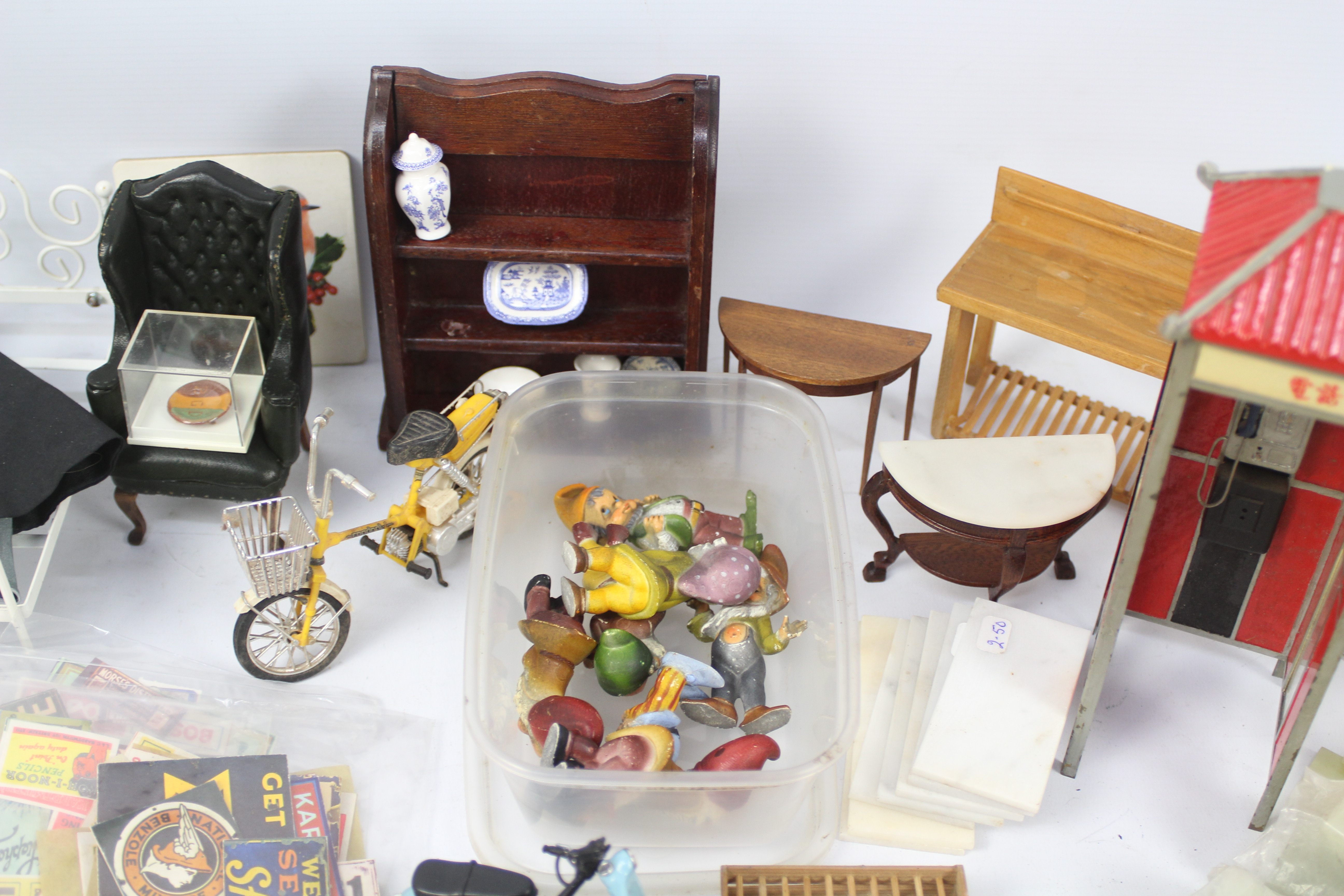 The Seven Dwarves Made in Hong Kong - Torbay - Dijon - Miniature dolls house furiture. - Image 6 of 6