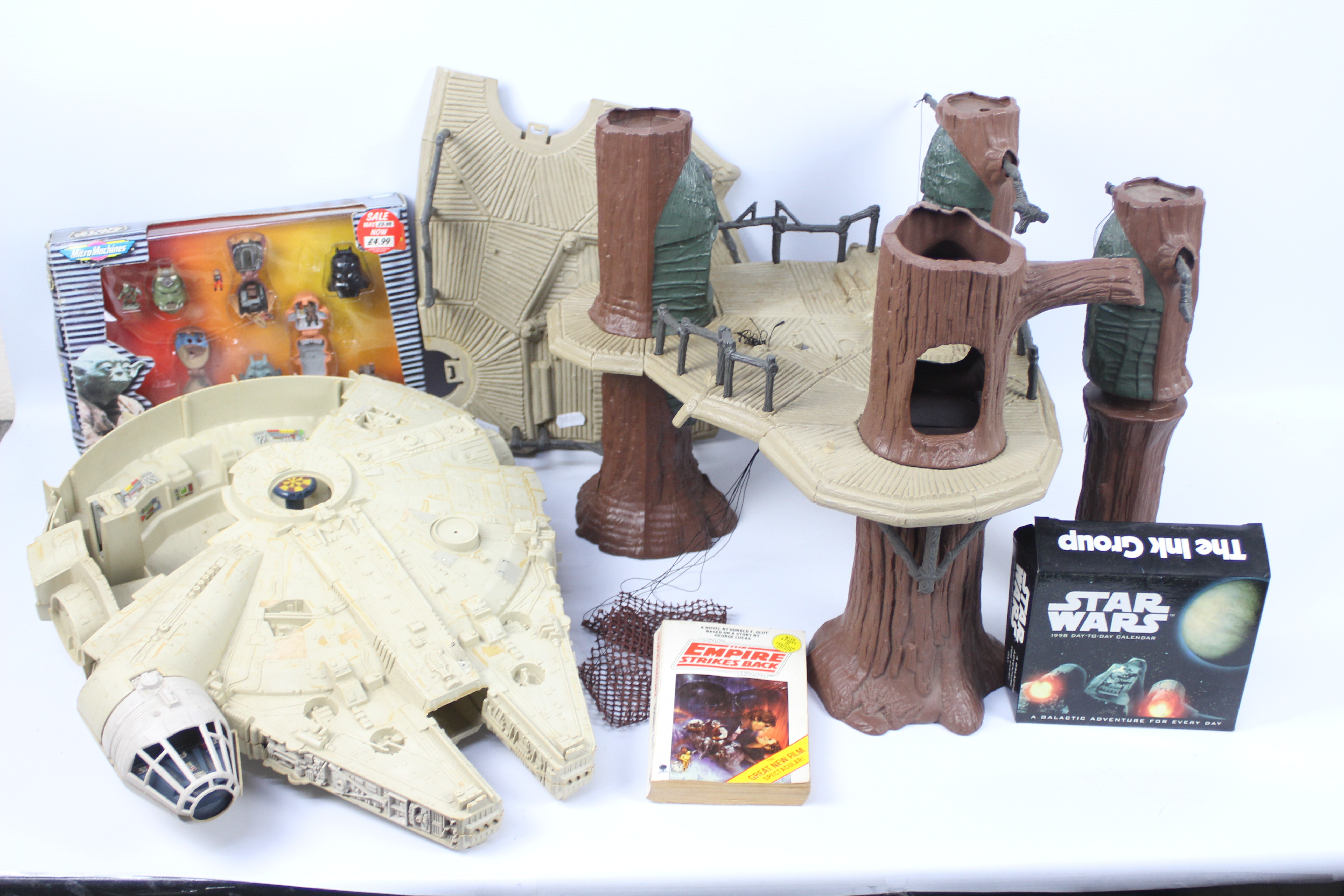 Star Wars - Kenner - Micro Machines - A Millennium Falcon from Kenner 1979,